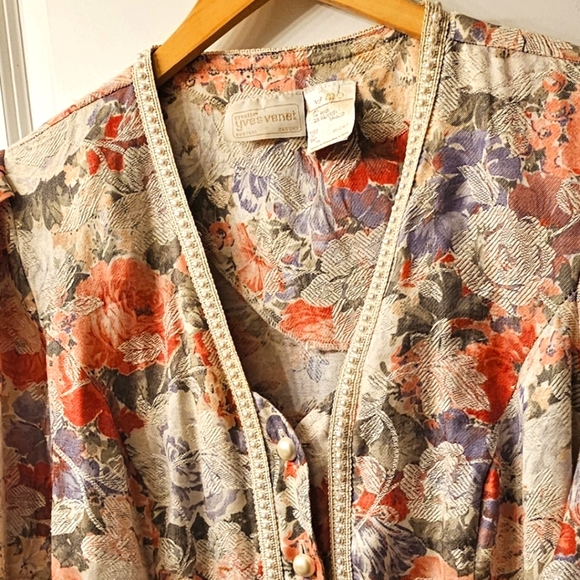Amazing 1980’s vintage tapestry floral jacket with princess lines 🌼🪻🌺 👑 - Picture 7 of 9